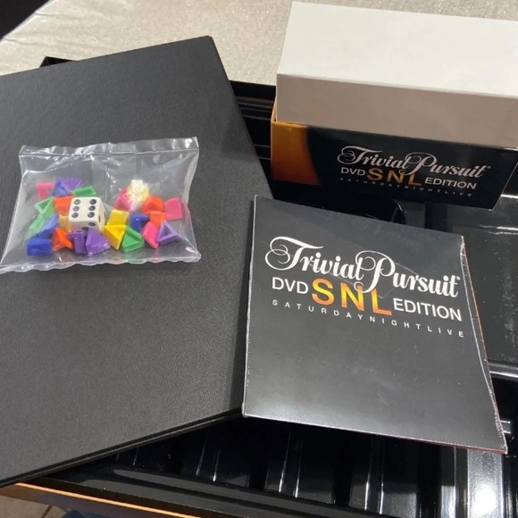 Trivial Pursuit SNL Edition (NIB) - Picture 3 of 5